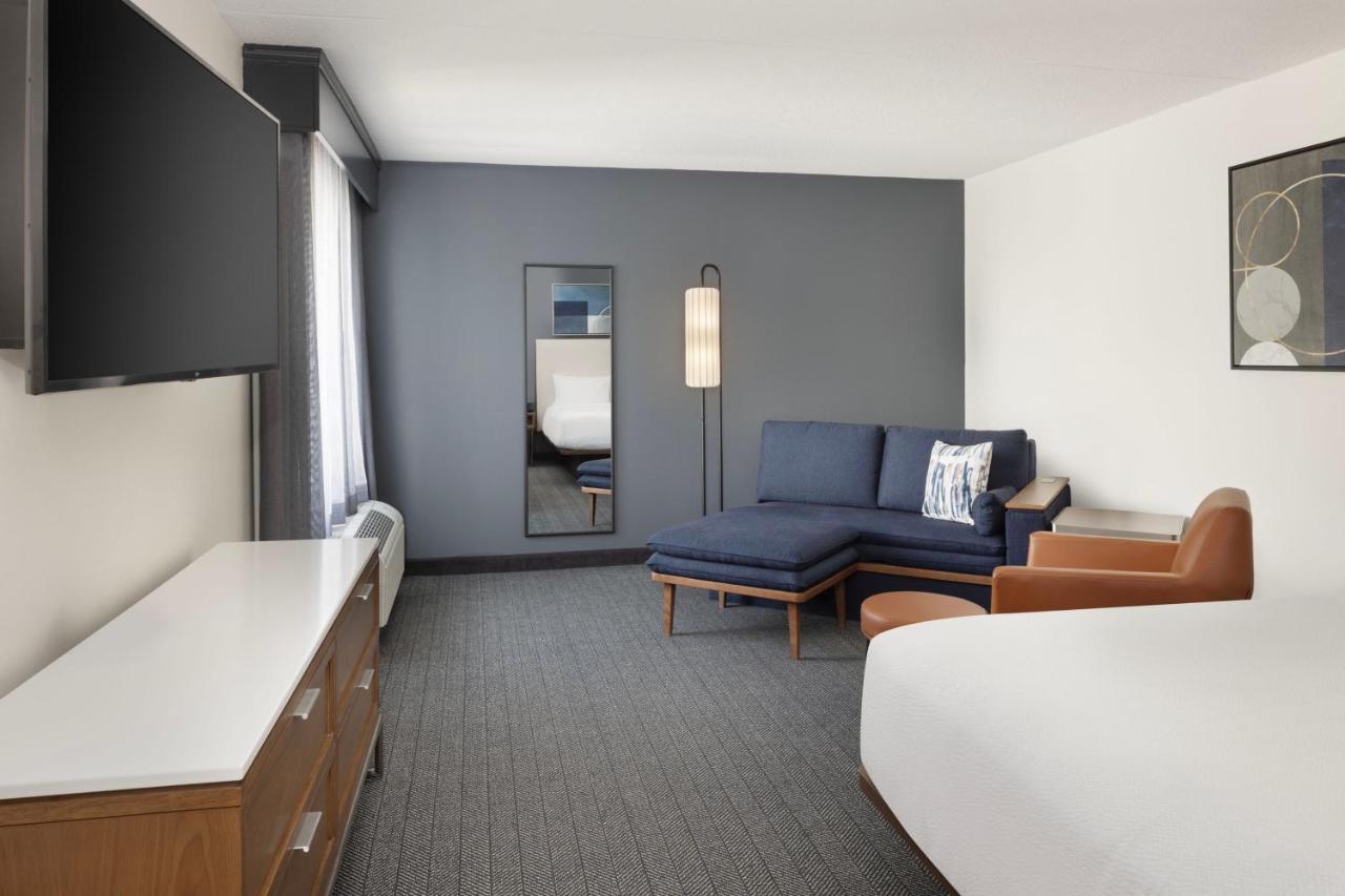 | Courtyard Edison Woodbridge
