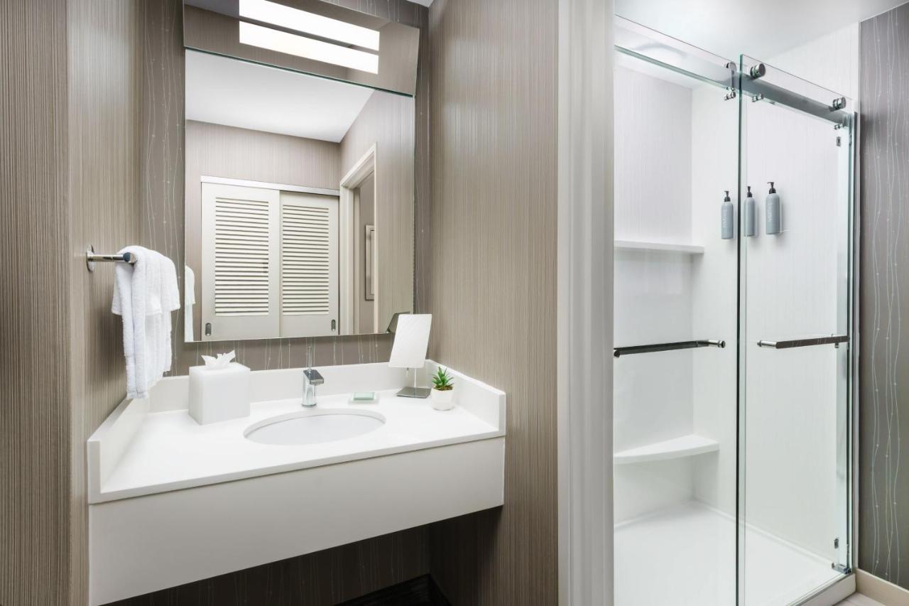 King Room with Sofa Bed at Courtyard By Marriott Dallas - Lewisville