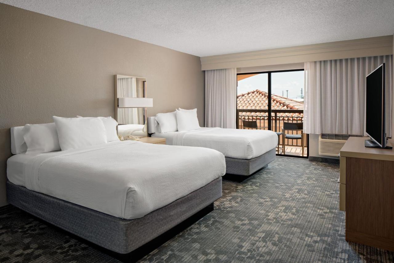 Double Queen Suite, 1 Bedroom Suite, 2 Queen, Balcony at Courtyard by Marriott Key West Waterfront