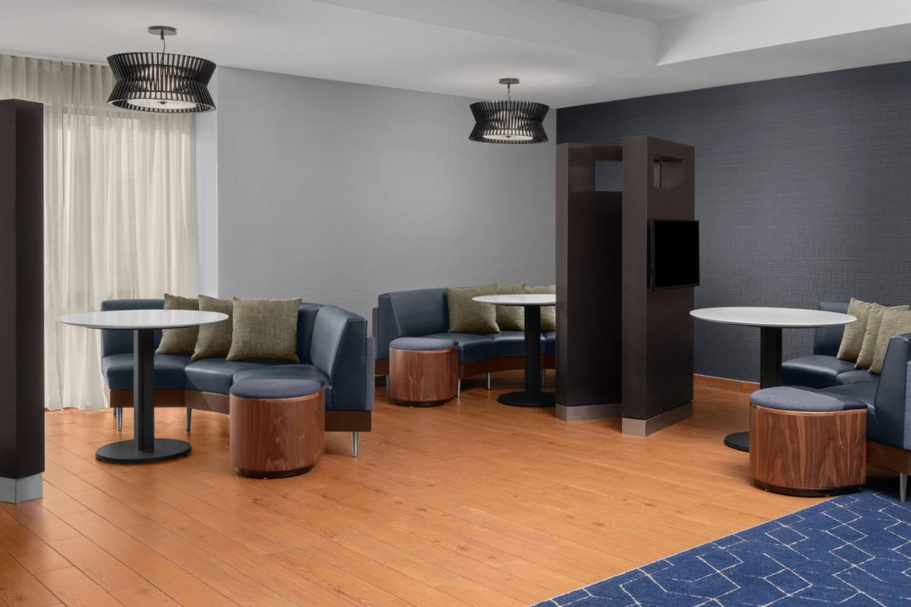 | Courtyard by Marriott San Diego Central