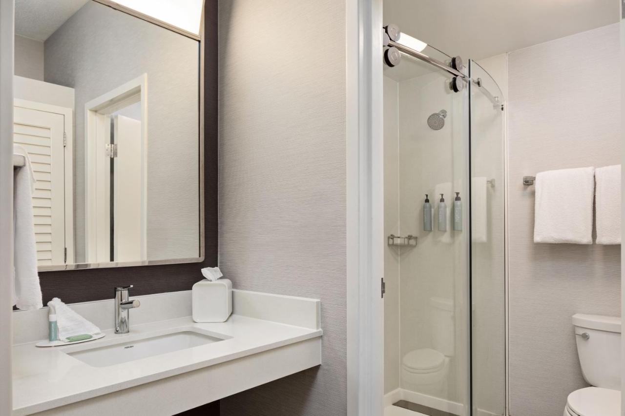 | Courtyard Chicago Waukegan Gurnee