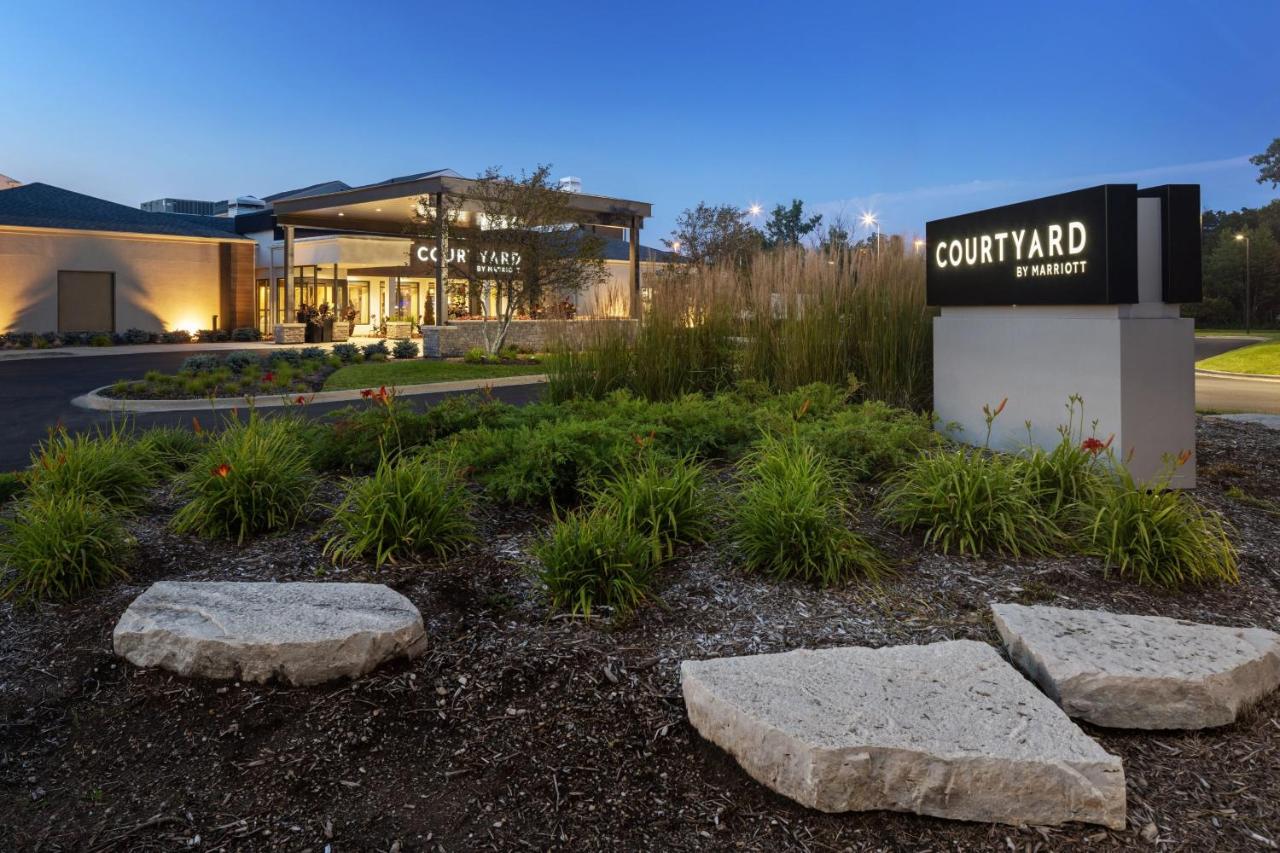  | Courtyard Chicago Waukegan Gurnee