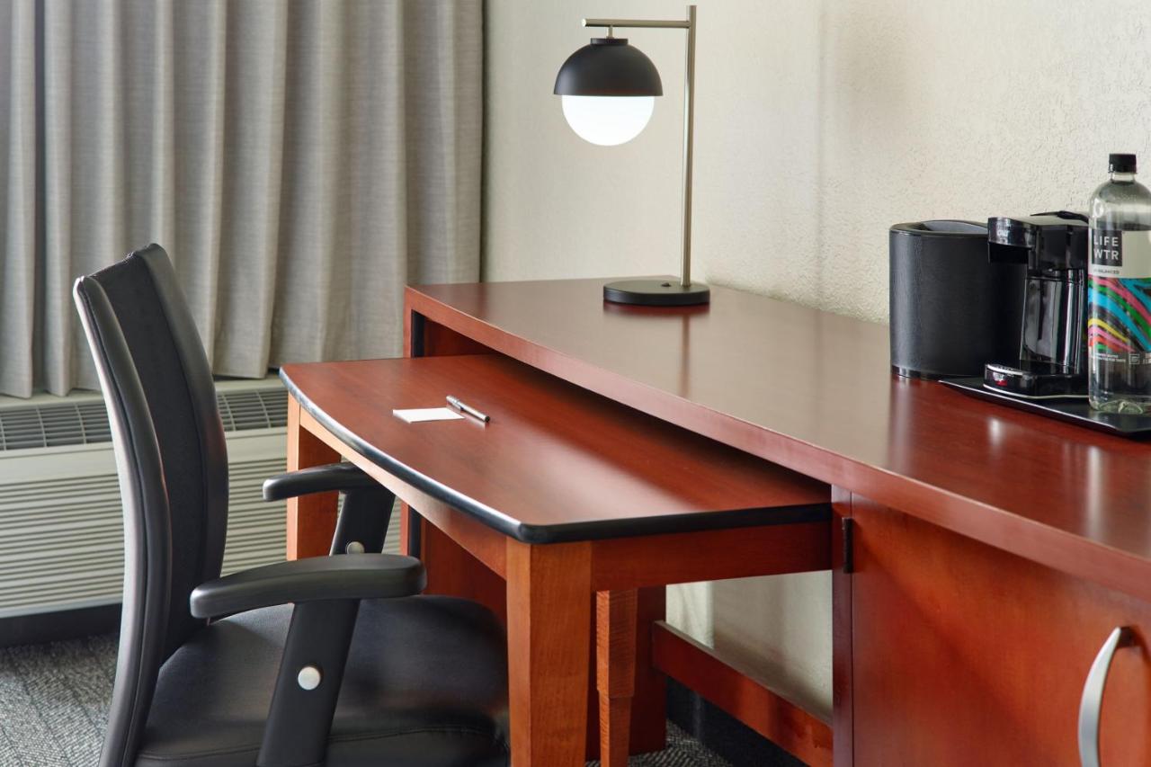 Guest room, 2 Double at Courtyard by Marriott Nashville Brentwood