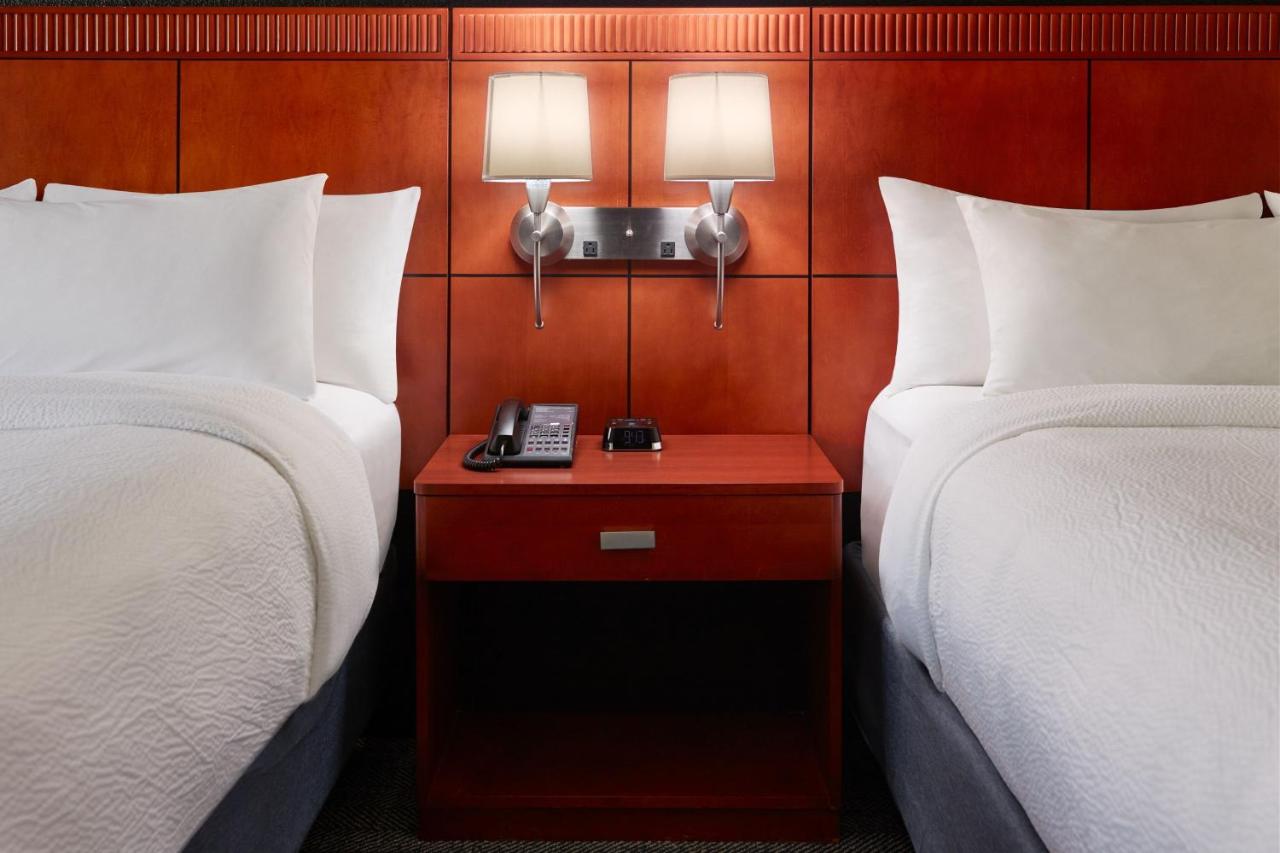Guest room, 2 Double at Courtyard by Marriott Nashville Brentwood