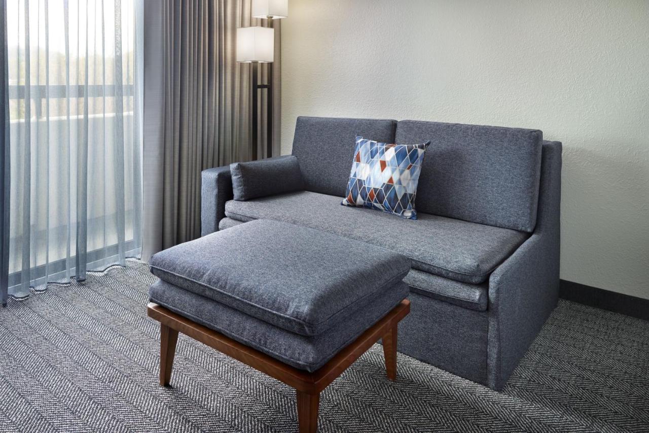 King Room with Sofa Bed at Courtyard by Marriott Nashville Brentwood