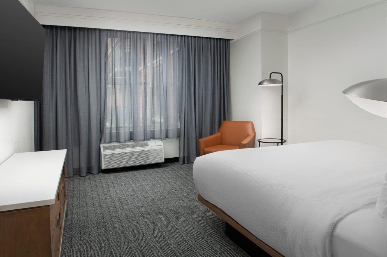 1 Bedroom 2 room Suite, 1 King, Sofa bed, Balcony at Courtyard by Marriott Savannah Downtown/Historic District