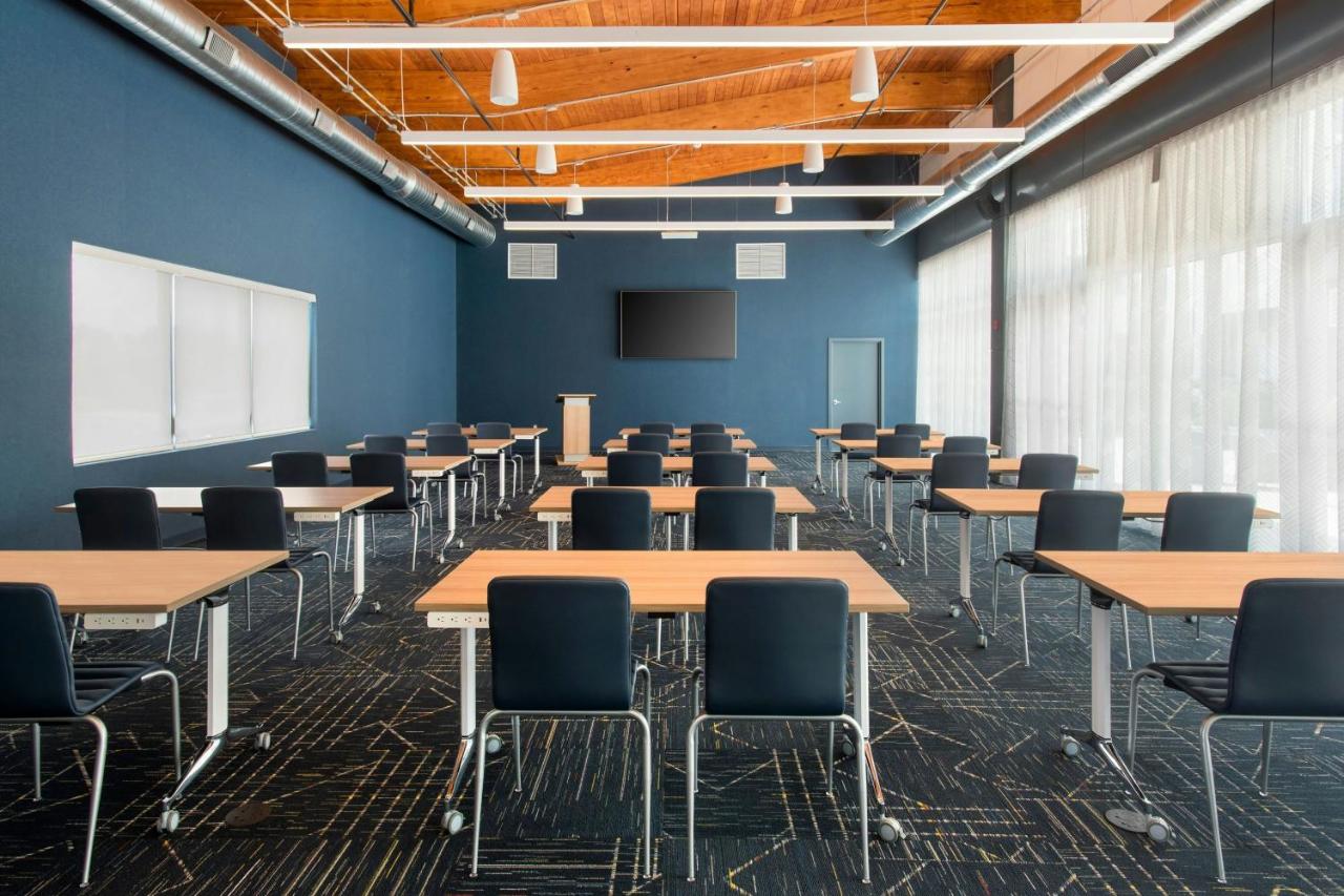 | Aloft Mount Laurel