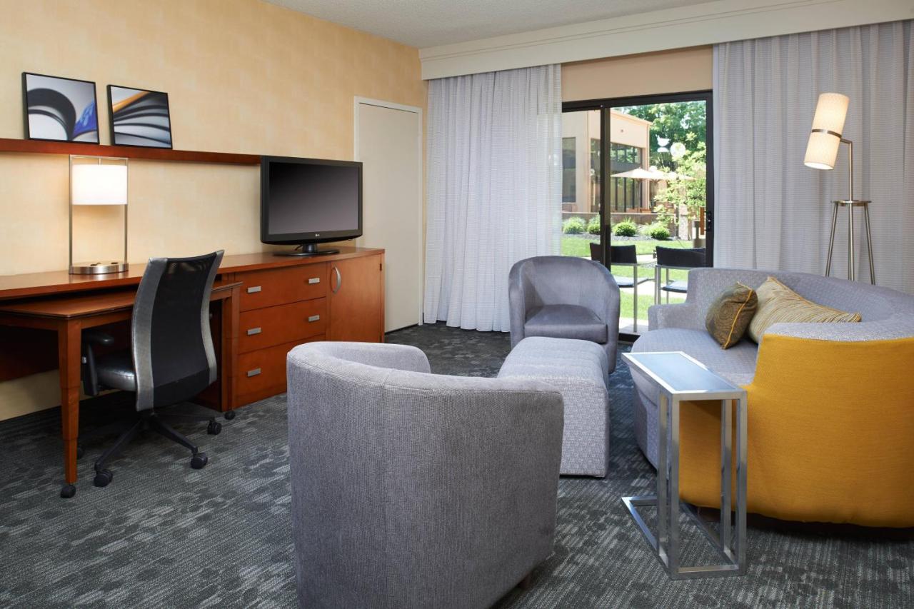 One-Bedroom Suite with Two Double Beds and Sofa Bed at Courtyard by Marriott Columbus Dublin