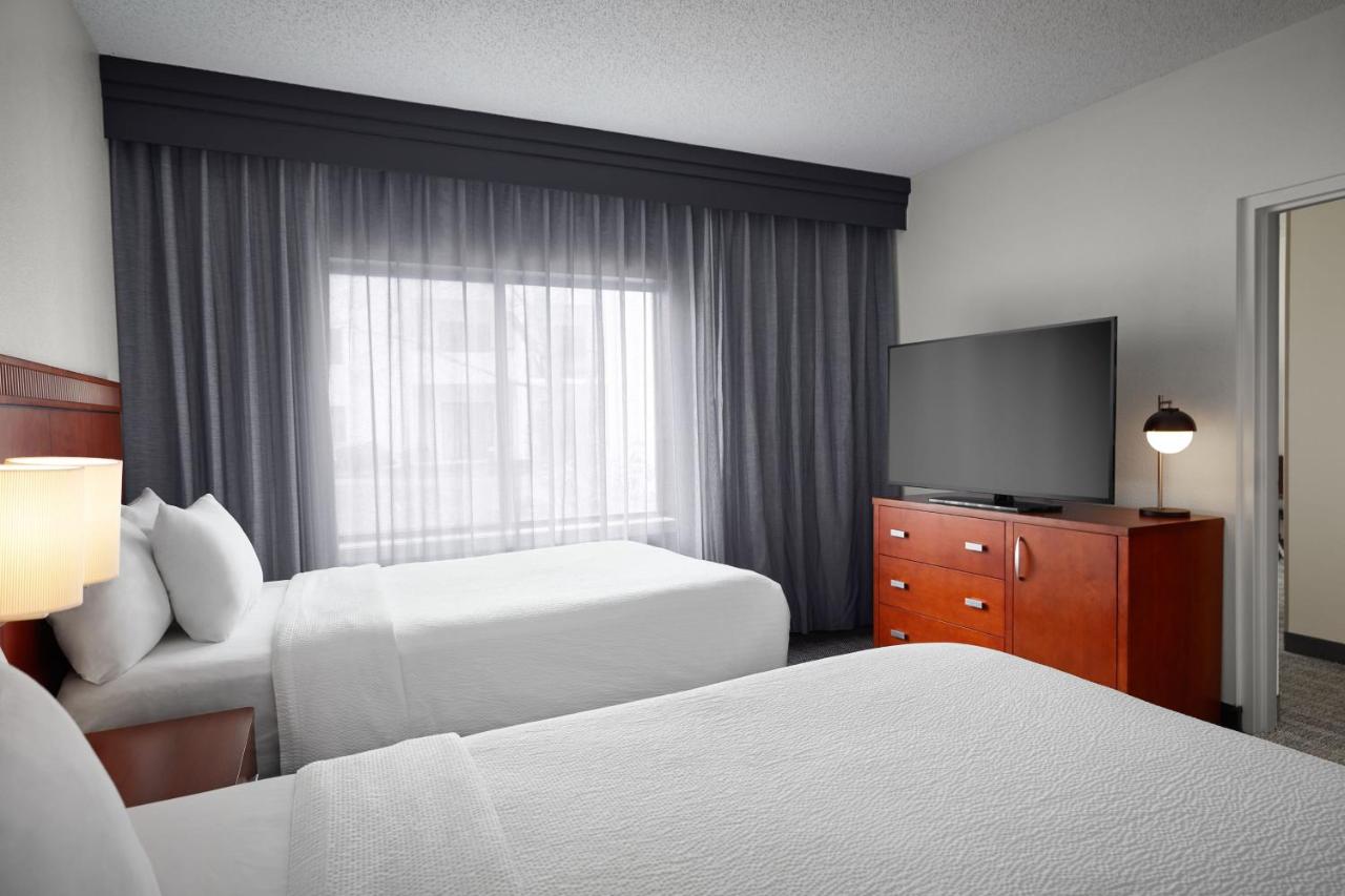  | Courtyard Kansas City Overland Park/Metcalf, South of College Boulevard