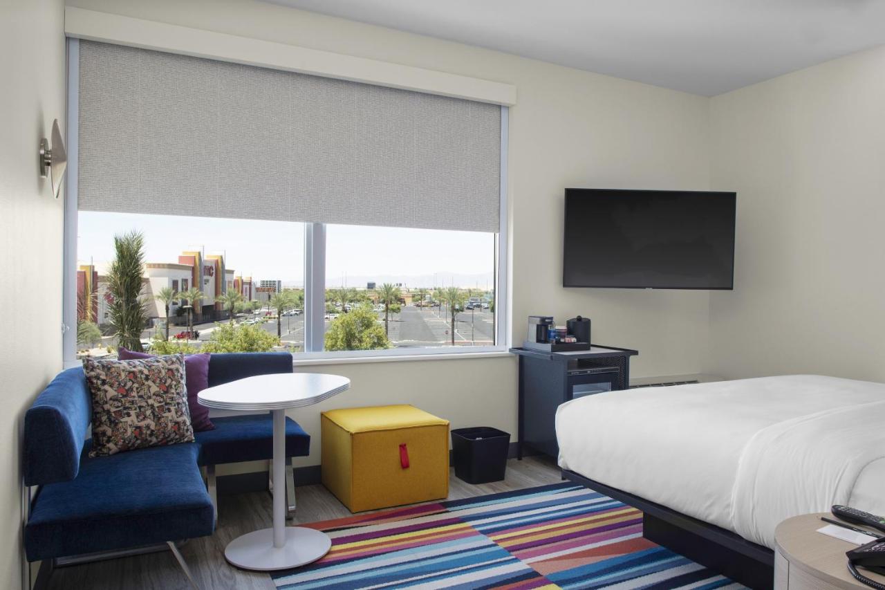 Guest Room, 1 King at Aloft by Marriott Glendale at Westgate