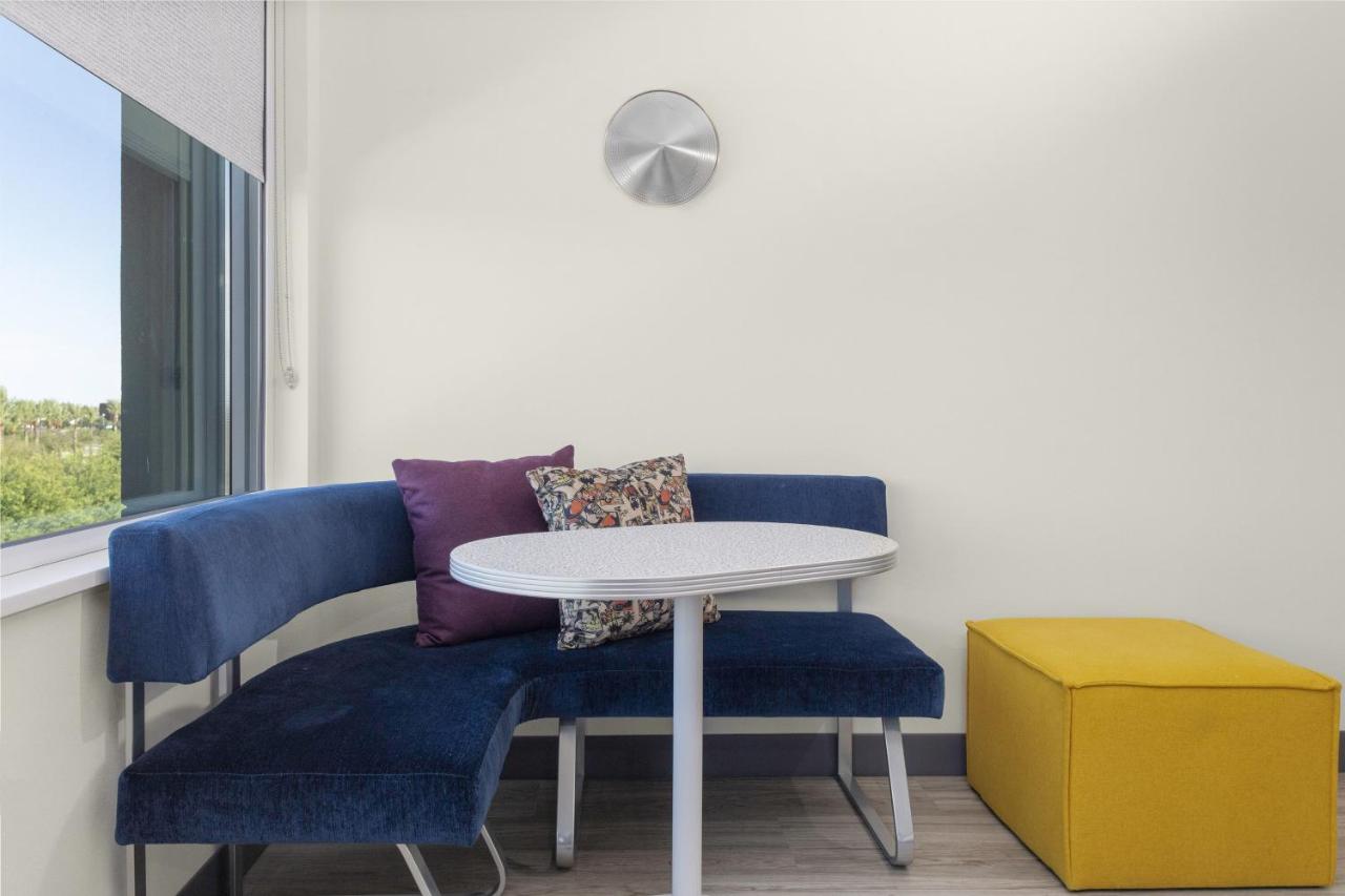Guest Room, 1 King at Aloft by Marriott Glendale at Westgate