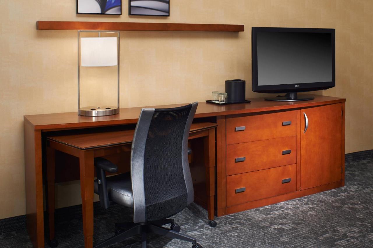 King Room at Courtyard by Marriott Lexington North