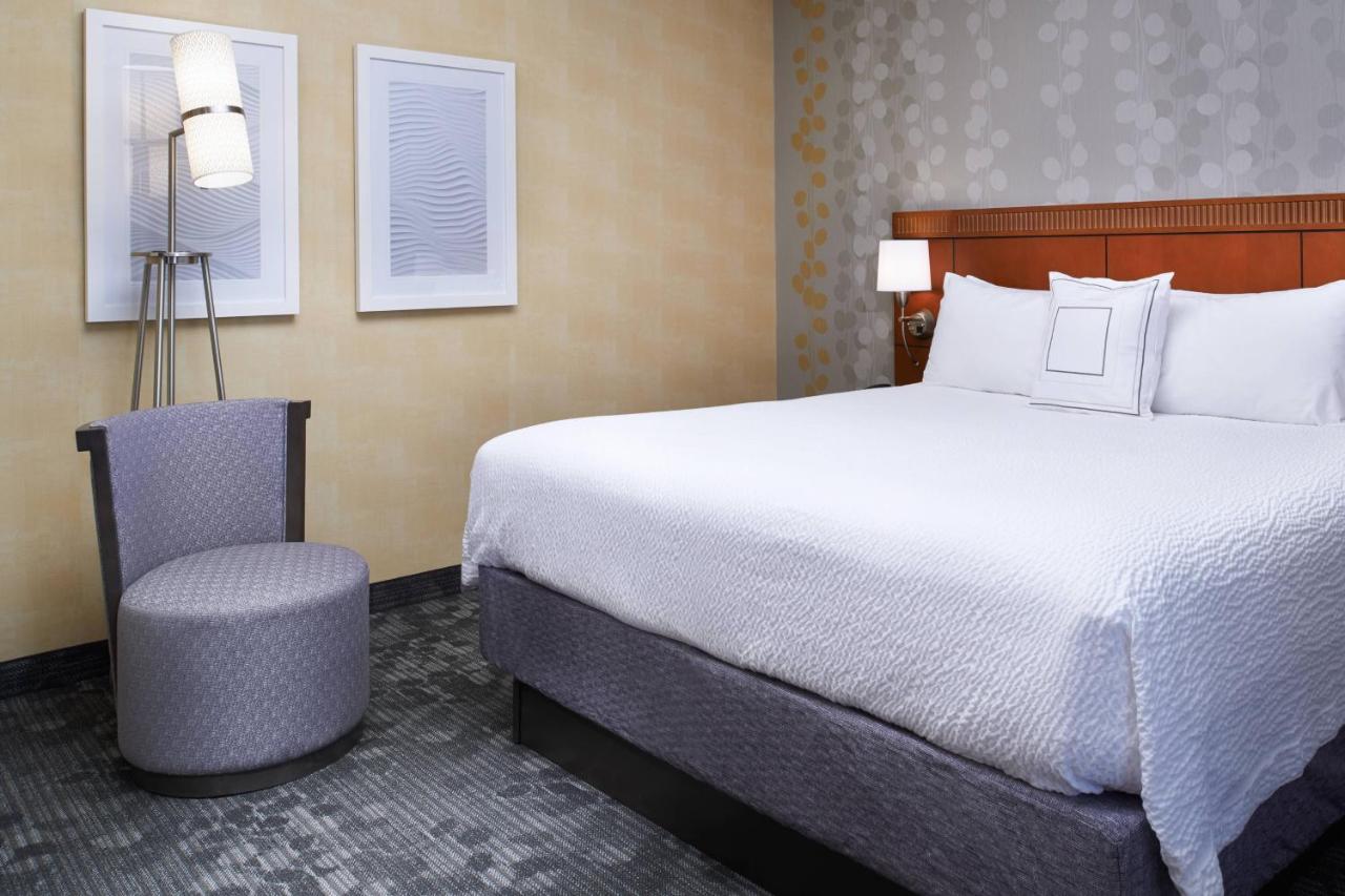 1 Bedroom Suite, 1 King, Sofa bed at Courtyard by Marriott Lexington North