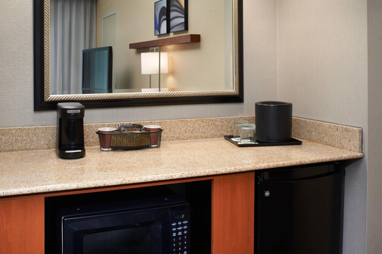 1 Bedroom Suite, 1 King, Sofa bed at Courtyard by Marriott Lexington North