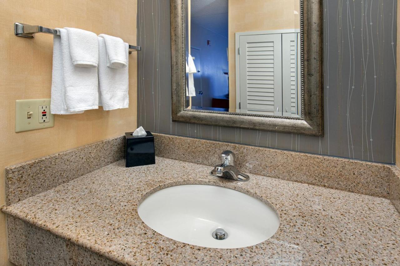 King Room at Courtyard by Marriott Lexington North