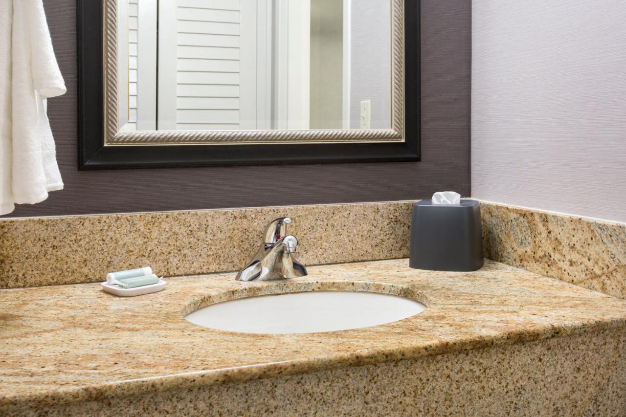 King Room with Sofa Bed at Courtyard by Marriott Tarrytown Westchester County
