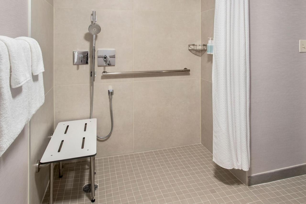 King Room with Sofa Bed at Courtyard by Marriott Tarrytown Westchester County