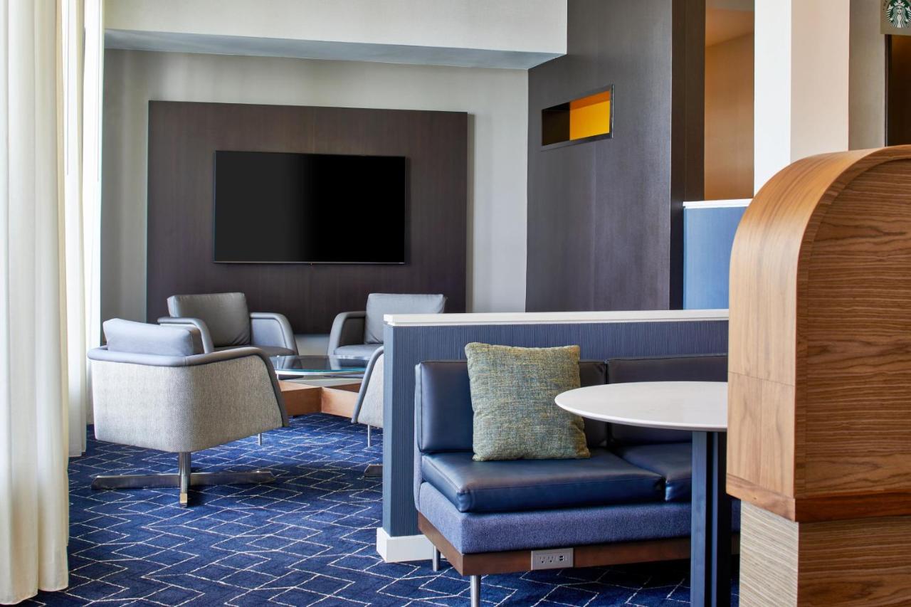 | Courtyard by Marriott Memphis Airport