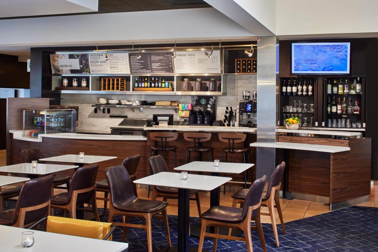 | Courtyard by Marriott Memphis Airport