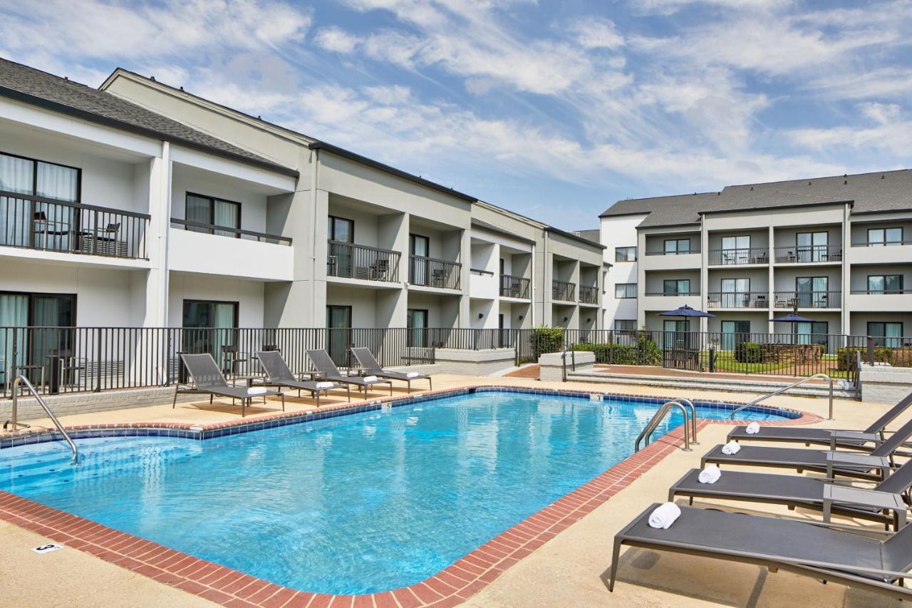 | Courtyard by Marriott Memphis Airport
