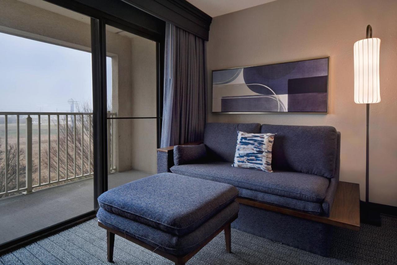 King Room with Sofa Bed at Courtyard by Marriott Cincinnati Airport