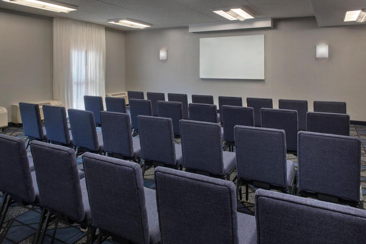 | Courtyard By Marriott Baltimore Hunt Valley