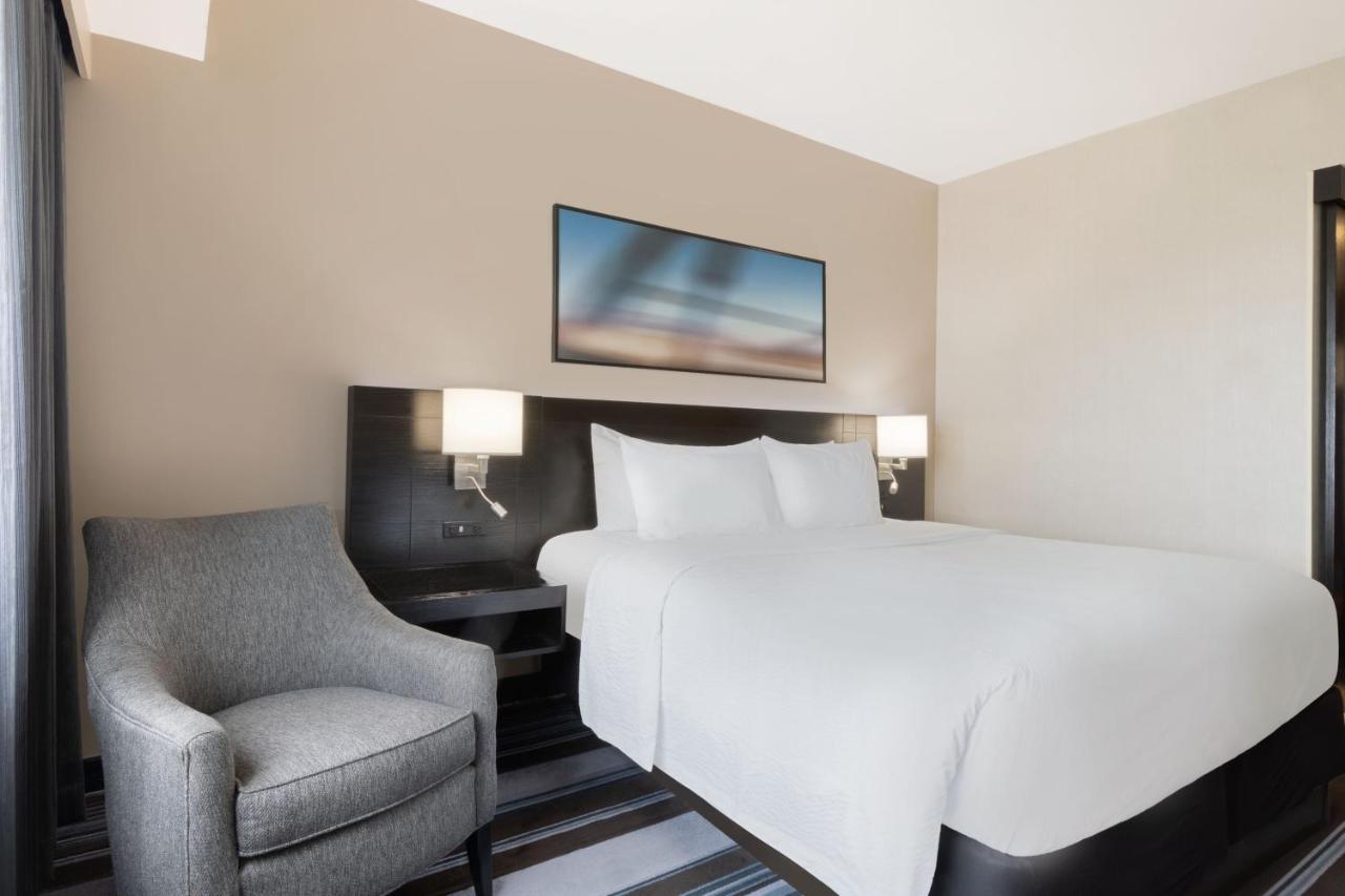 Executive King Room at Courtyard by Marriott New York JFK Airport