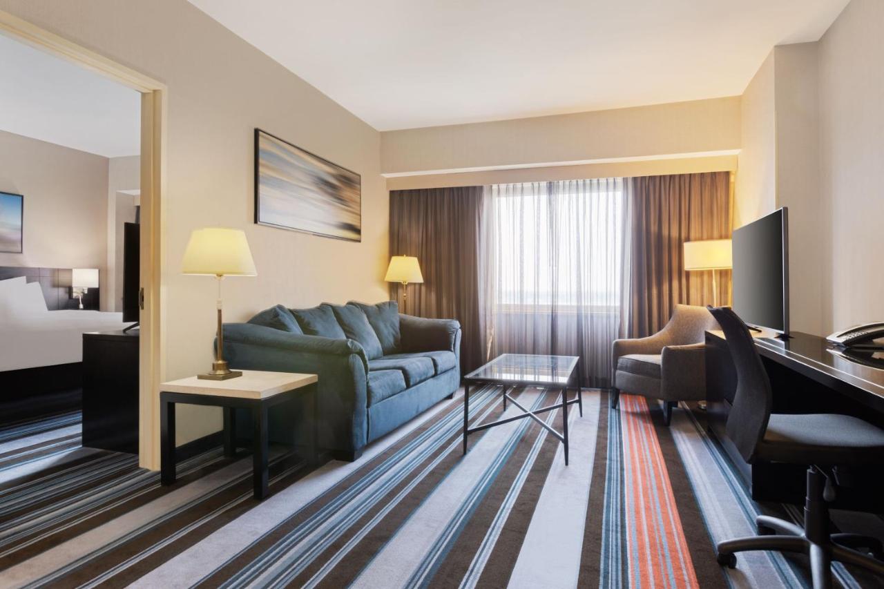 King Suite with Sofa Bed at Courtyard by Marriott New York JFK Airport