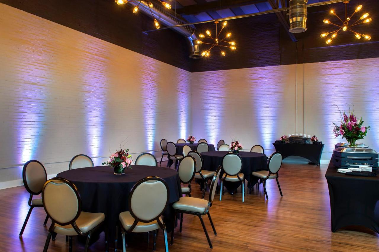 | Aloft Buffalo Downtown