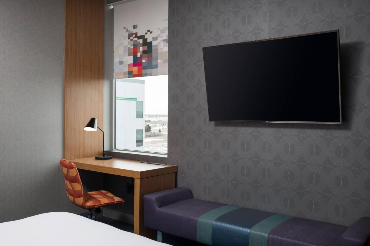 King Room at Aloft by Marriott Denver Airport at Gateway Park