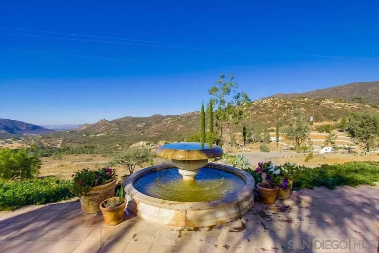  | 8 ACRES, Heated Salt Pool, Spa, Skyline Views, Mini-golf, Horseshoes, B-Ball Court, Hilltop Resort