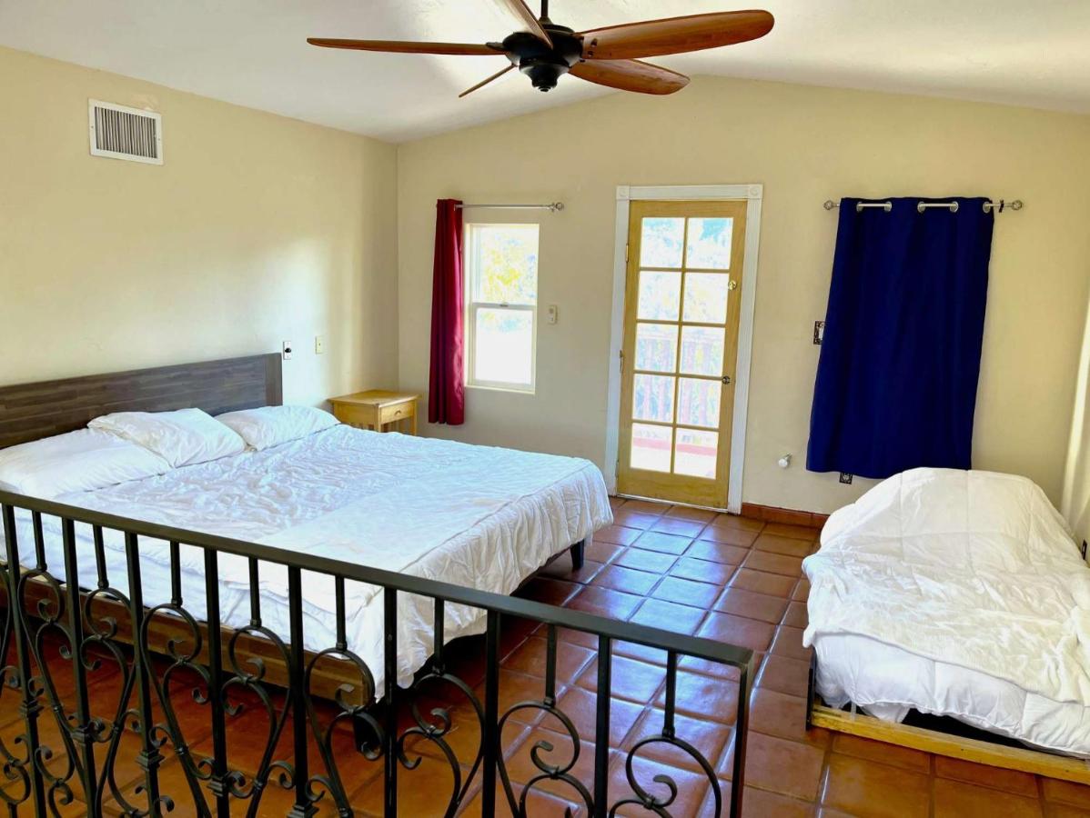 | 8 ACRES, Heated Salt Pool, Spa, Skyline Views, Mini-golf, Horseshoes, B-Ball Court, Hilltop Resort