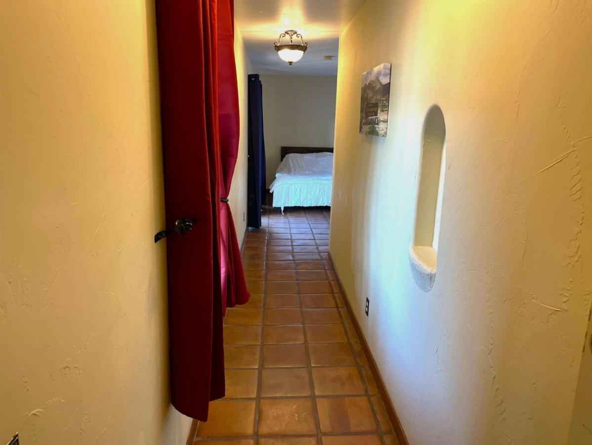| 8 ACRES, Heated Salt Pool, Spa, Skyline Views, Mini-golf, Horseshoes, B-Ball Court, Hilltop Resort