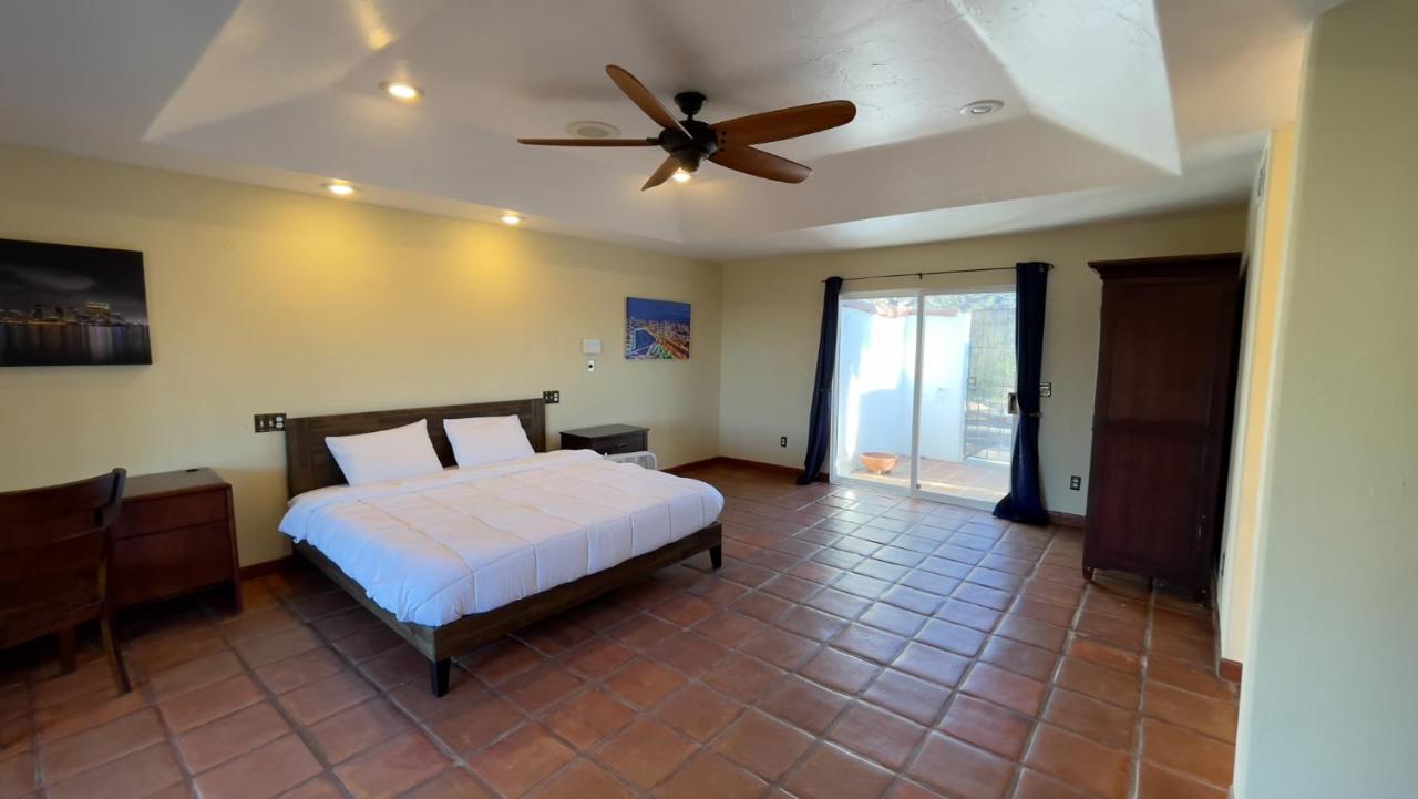 | 8 ACRES, Heated Salt Pool, Spa, Skyline Views, Mini-golf, Horseshoes, B-Ball Court, Hilltop Resort