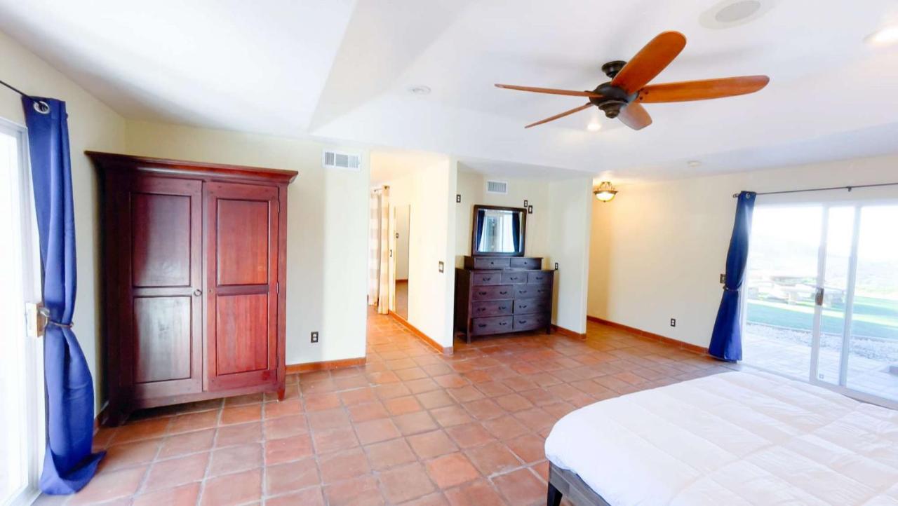 | 8 ACRES, Heated Salt Pool, Spa, Skyline Views, Mini-golf, Horseshoes, B-Ball Court, Hilltop Resort