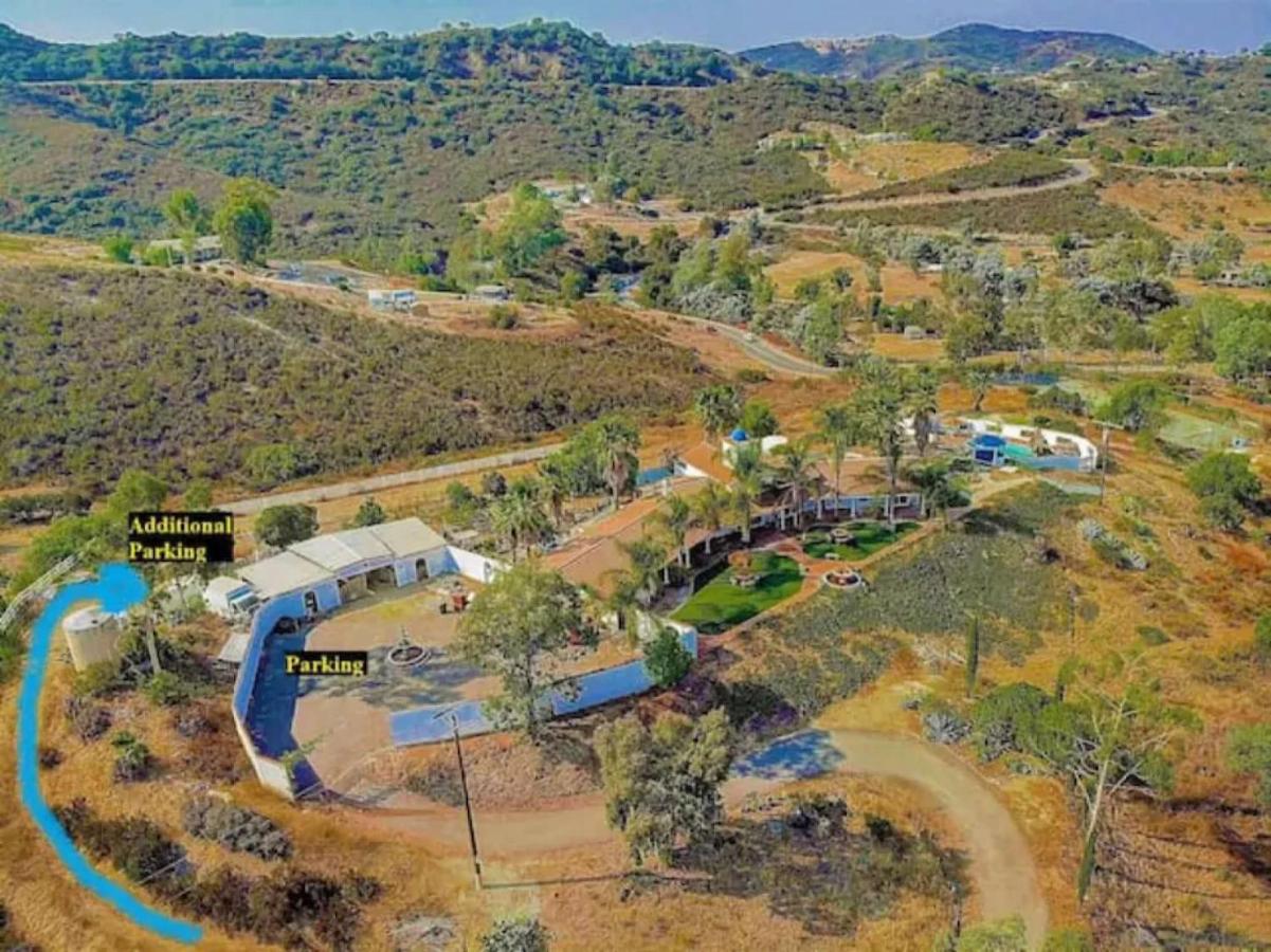 | 8 ACRES, Heated Salt Pool, Spa, Skyline Views, Mini-golf, Horseshoes, B-Ball Court, Hilltop Resort