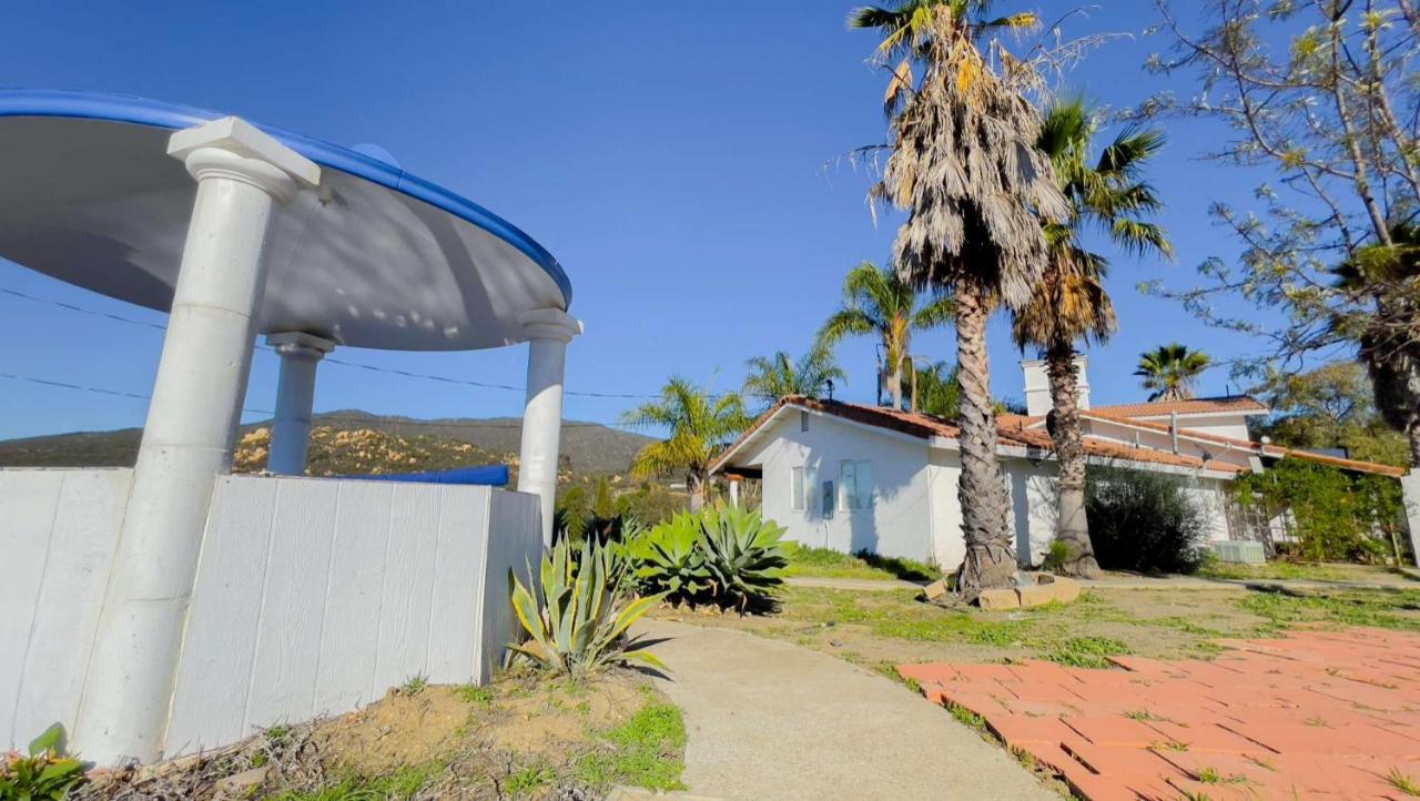 | 8 ACRES, Heated Salt Pool, Spa, Skyline Views, Mini-golf, Horseshoes, B-Ball Court, Hilltop Resort