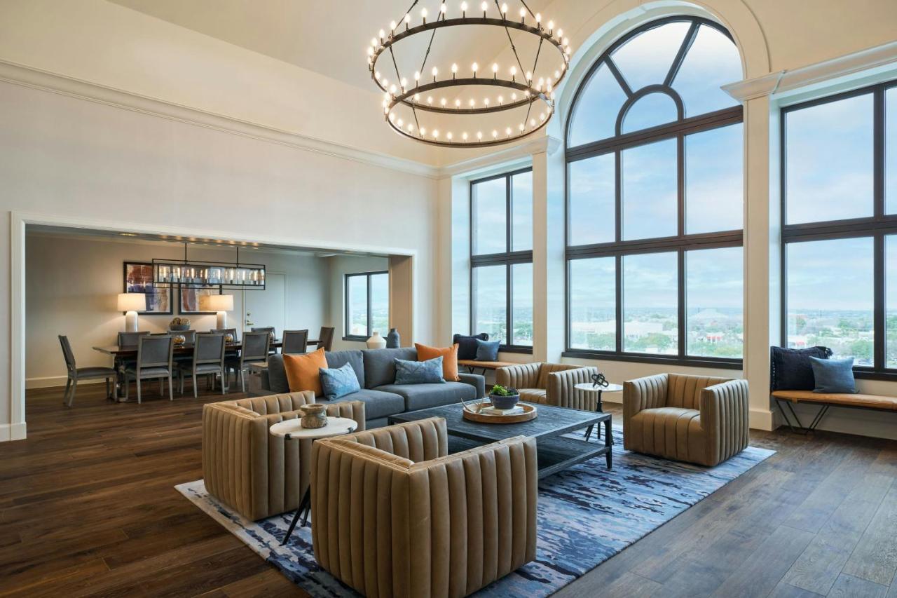 | Renaissance Austin Hotel