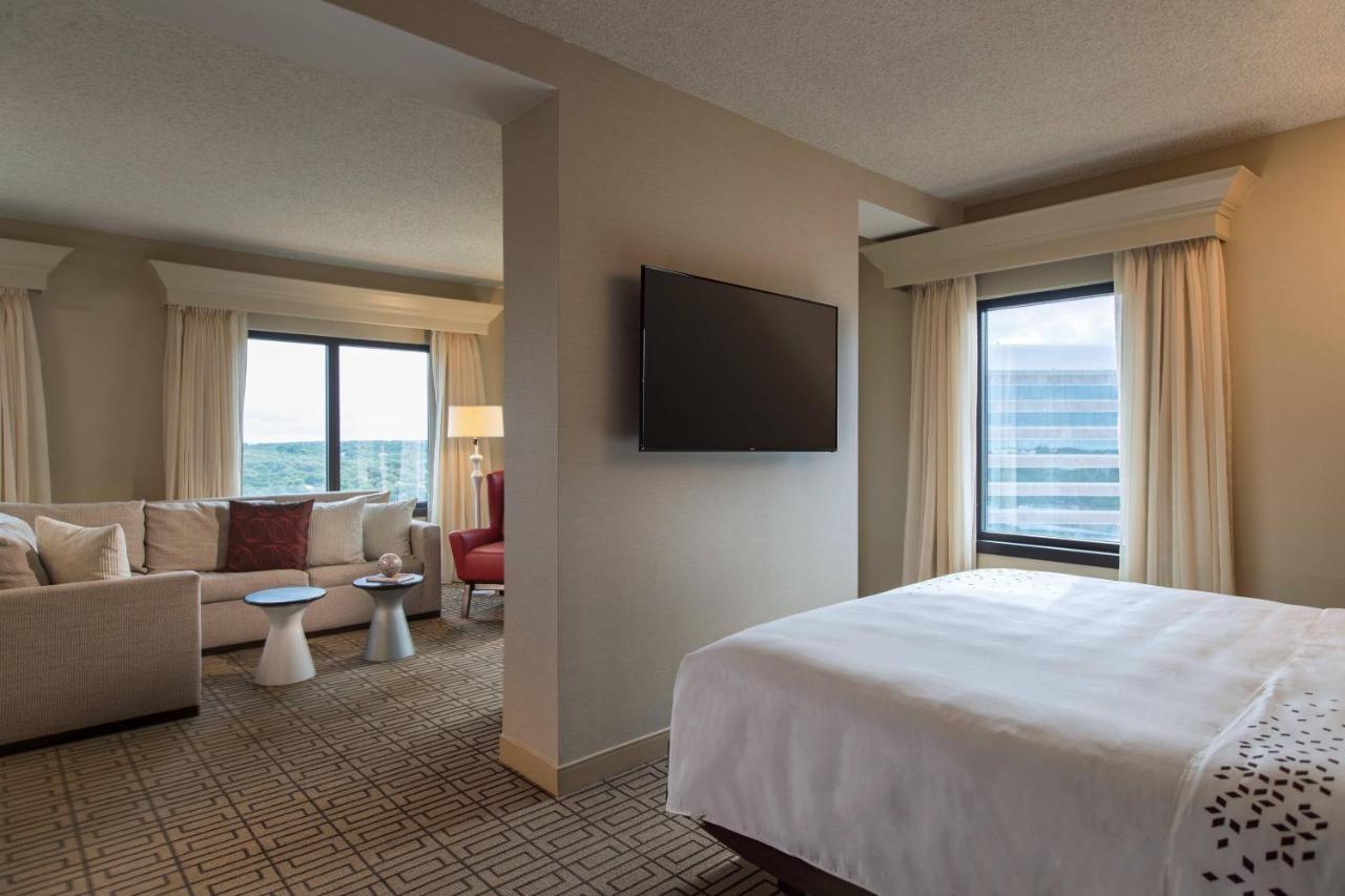 | Renaissance Austin Hotel