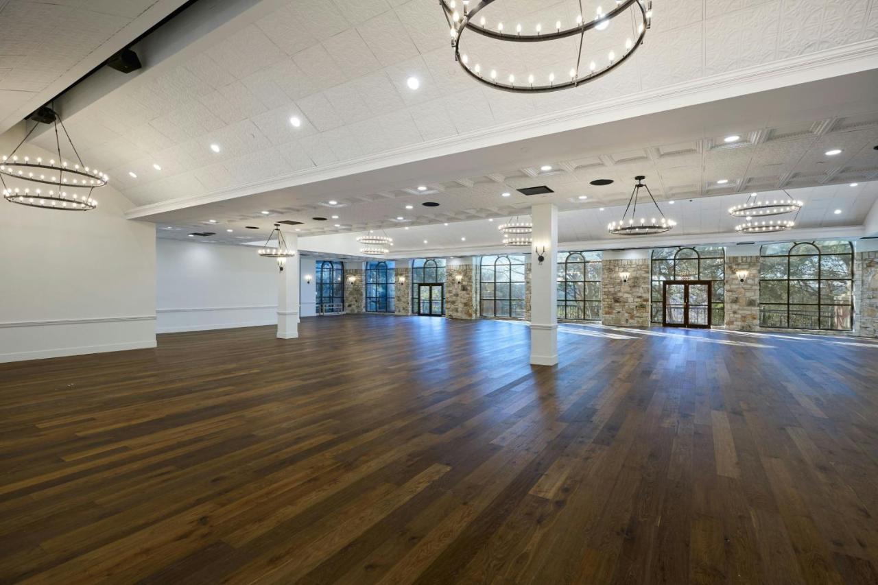 | Renaissance Austin Hotel