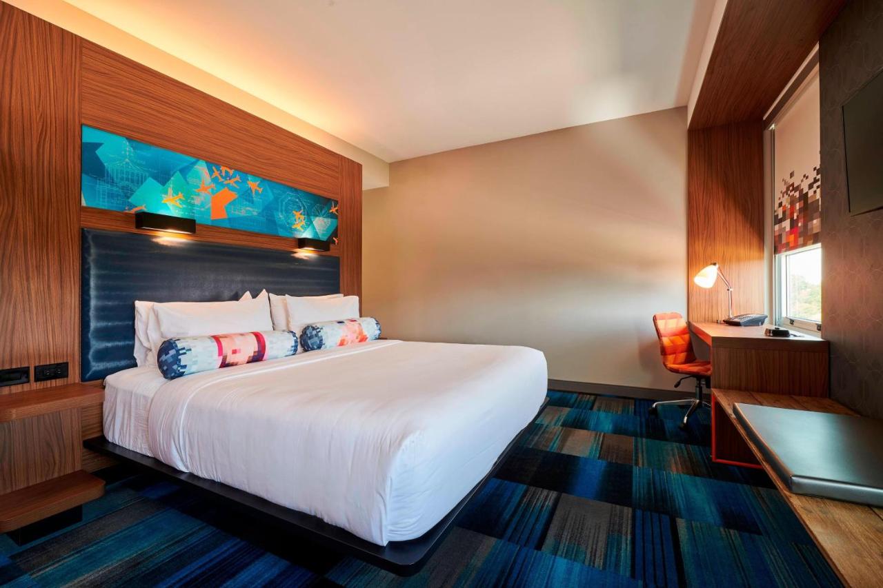 Aloft, Guest room, 1 King at Aloft by Marriott Cleveland Airport