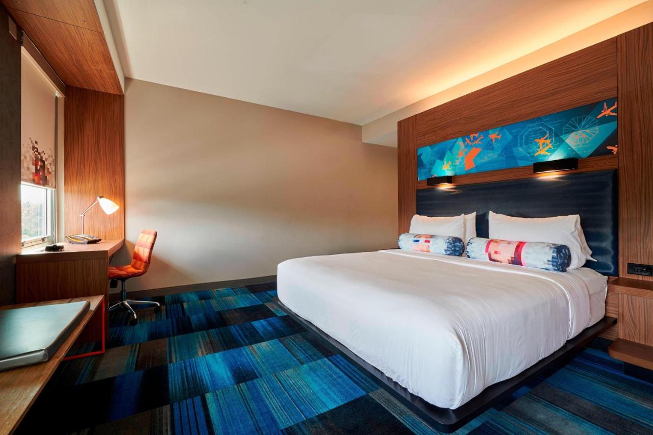 Aloft, Guest room, 1 King at Aloft by Marriott Cleveland Airport