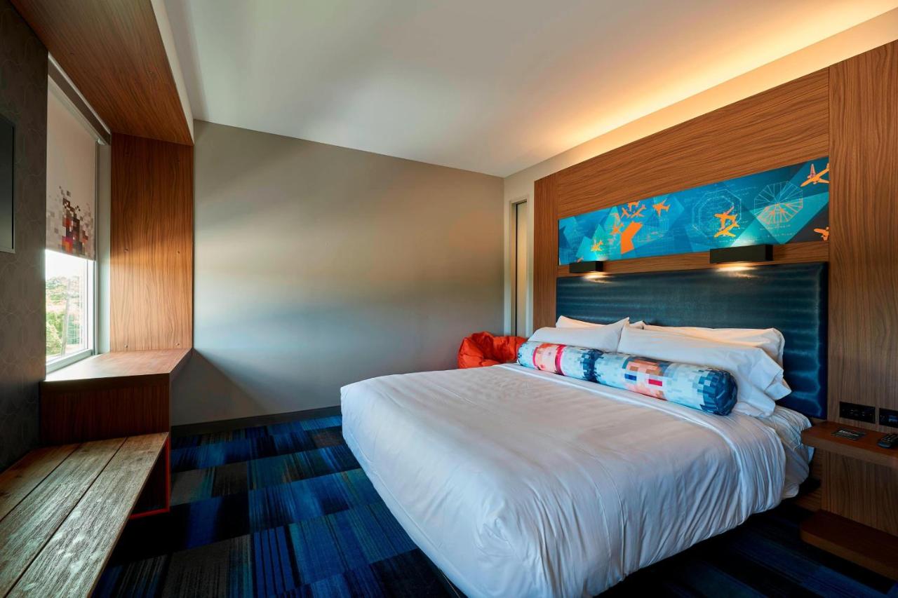 Aloft, Guest room, 1 King at Aloft by Marriott Cleveland Airport