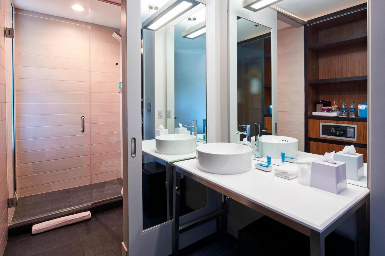 Aloft, Guest room, 2 Double at Aloft by Marriott Cleveland Airport