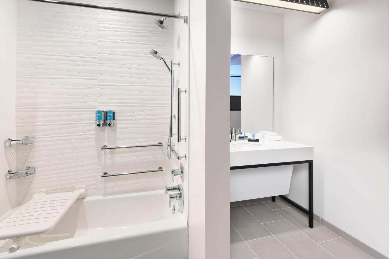 | Aloft Cincinnati West Chester