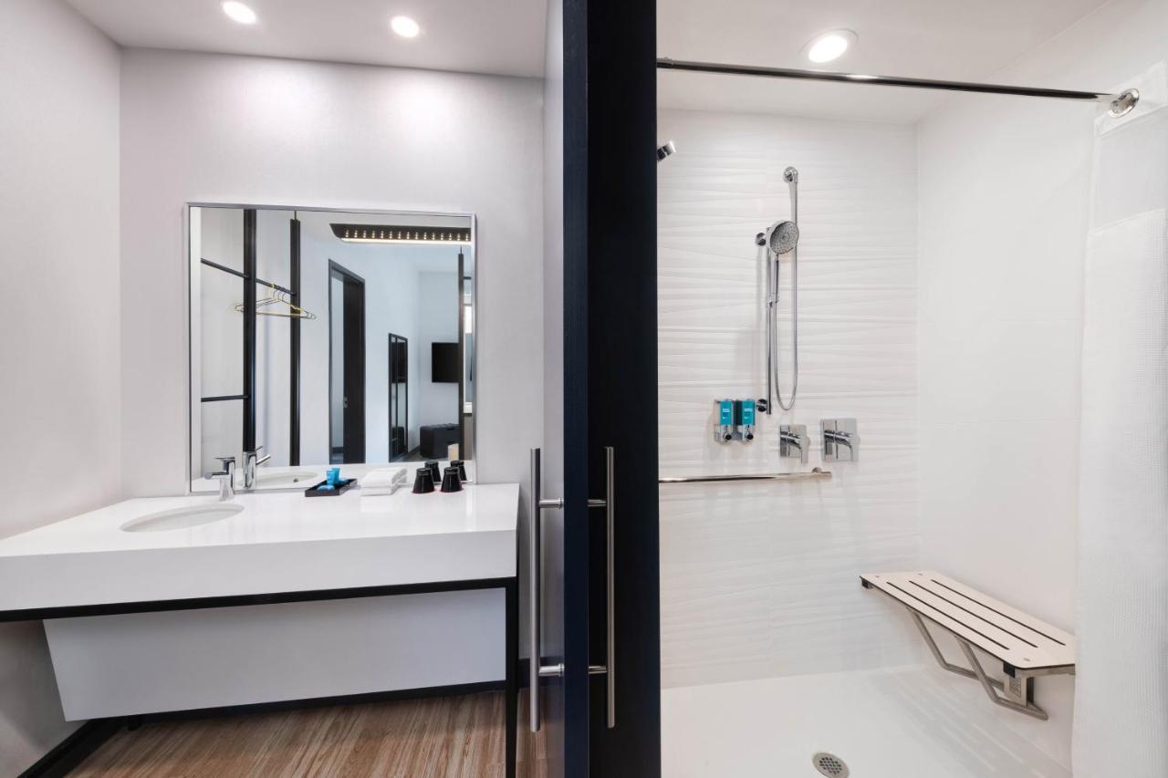 | Aloft Cincinnati West Chester