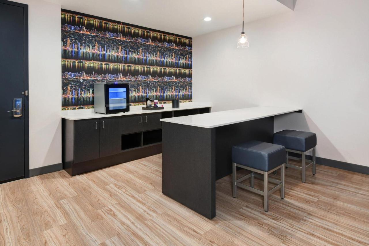 | Aloft Cincinnati West Chester