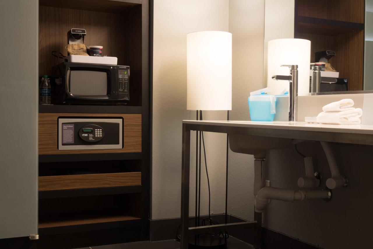 Aloft, Guest room, 2 Queen at Aloft by Marriott Corpus Christi
