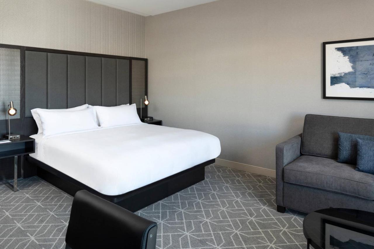 | Renaissance Boston Patriot Place Hotel
