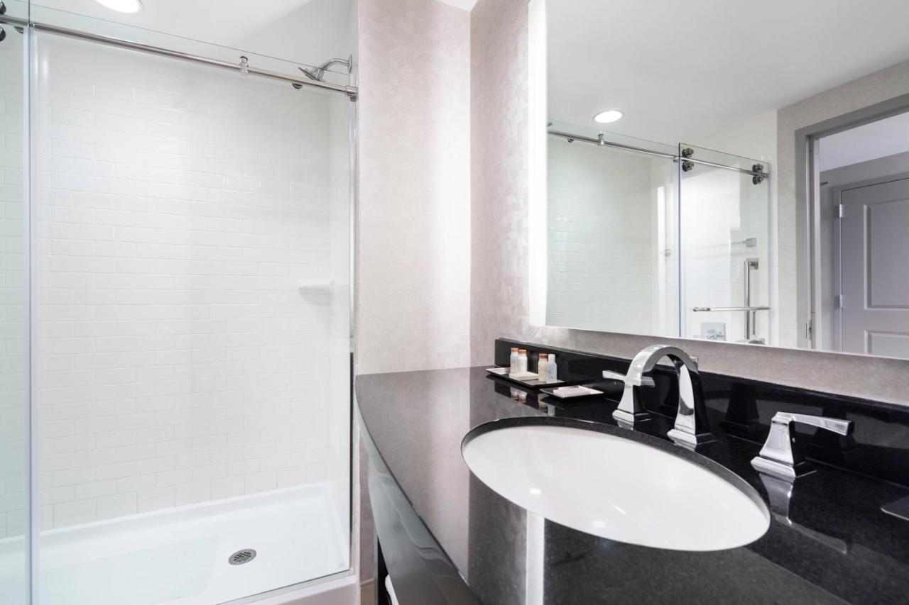 | Renaissance Boston Patriot Place Hotel